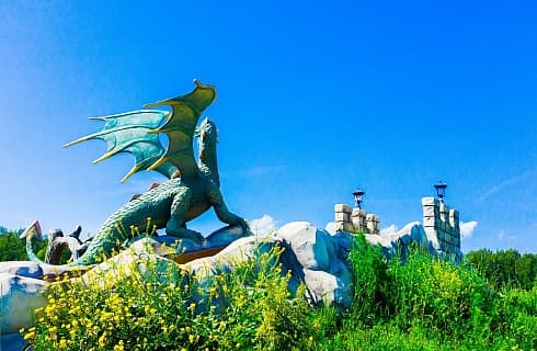 Сказочный дракон на замке в Клубе Ихтиолог